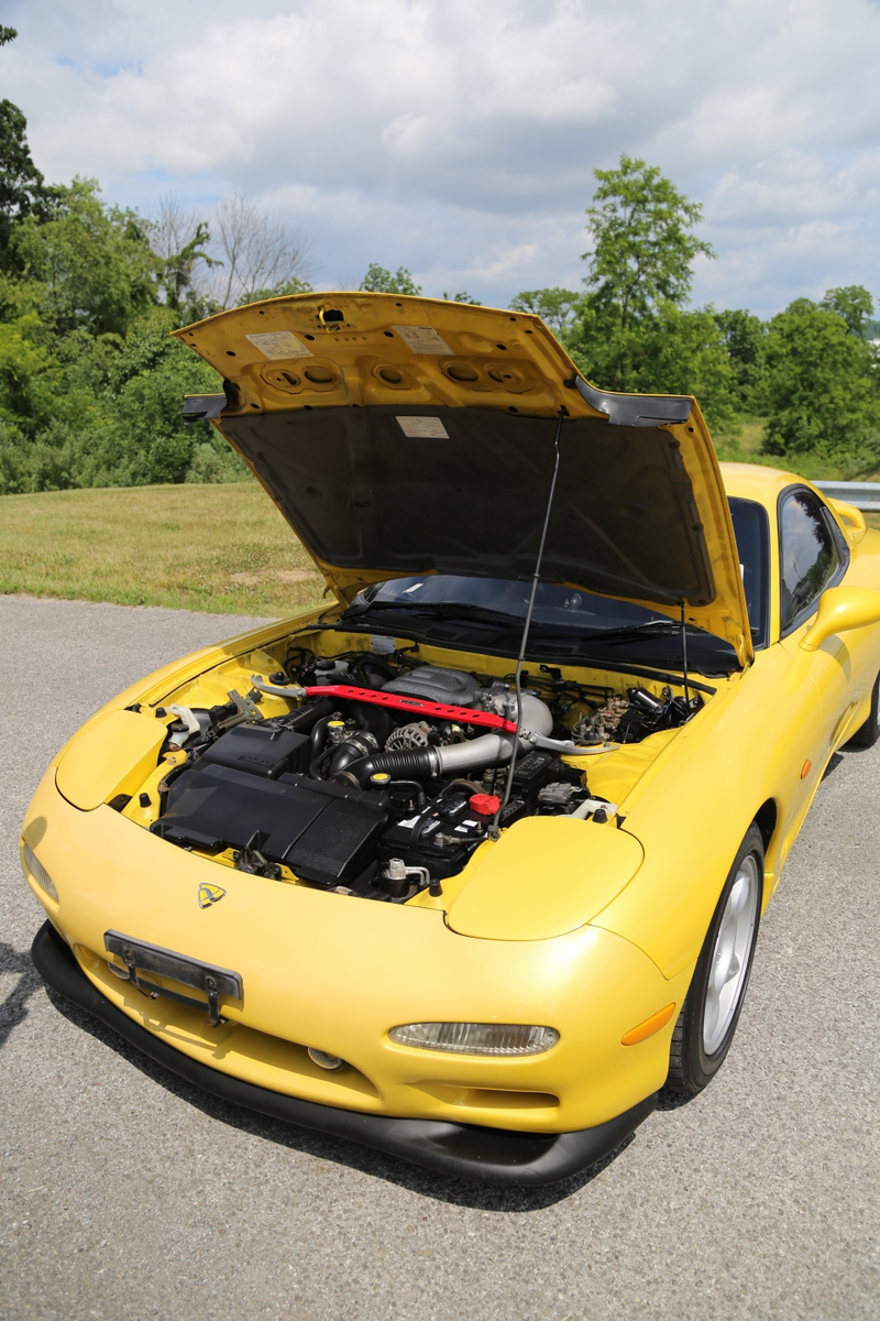 Illustration for article titled The Toyota Supra Turbo Is A Great Cruiser, But The FD Mazda RX-7 Can Kick Your Car's Ass Today